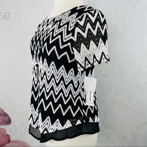 Alfred Dunner Black and White Chevron Blouse Necklace Lace overlay NWT, MEDIUM - Picture 6 of 11